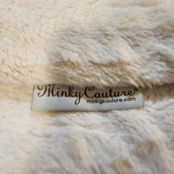 Minky‎ Couture Throw Blanket 64"×36" White Aloha Embroidery - Picture 4 of 6